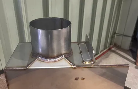 金属の箱型加工品