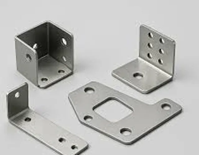 完成した複数の金属部品