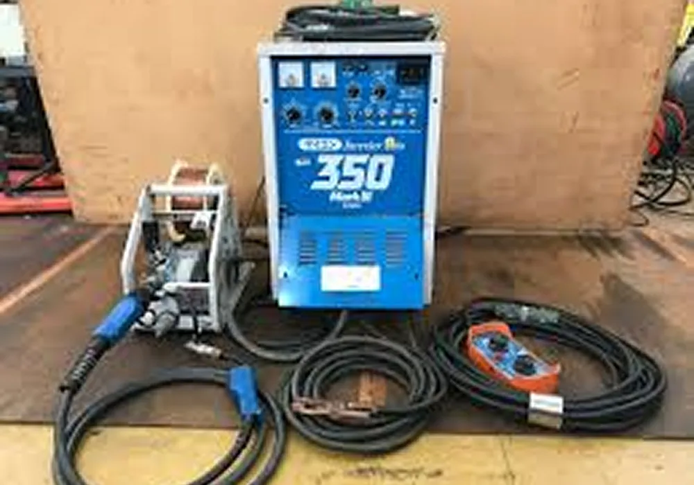 ワイヤーが自動で供給され効率的に作業できる半自動溶接機